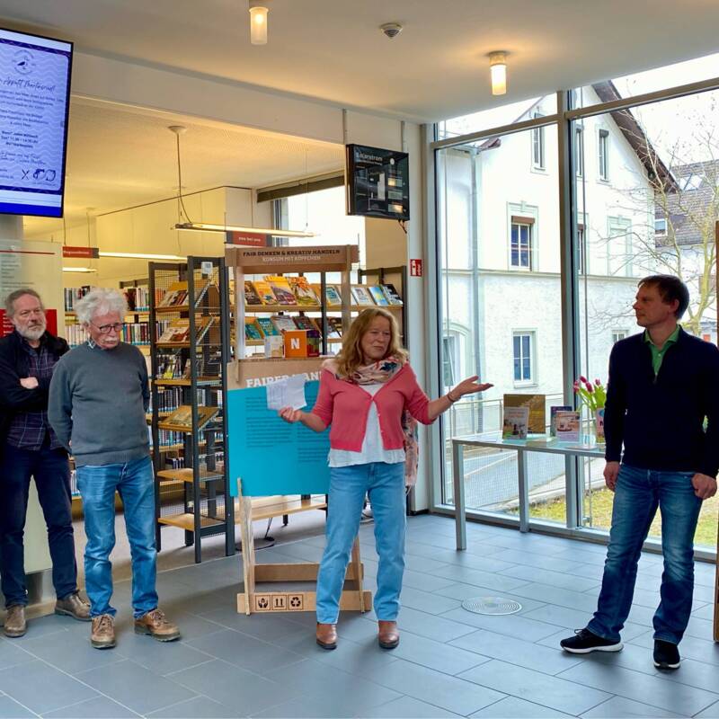 Fair denken Ausstellung Bücherei Planegg
