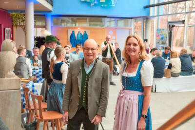 Bürgermeister Hermann Nafziger mit Wirtschaftsförderin Silke Vilgertshofer