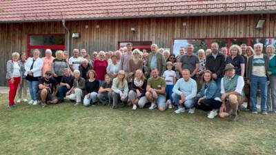Bärenstein Besuch - Gruppenbild vor dem Naturfreundehaus