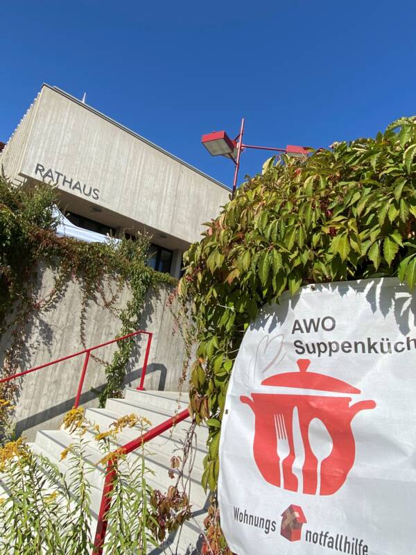 AWO Suppenküche vor dem Gräfelfinger Rathaus